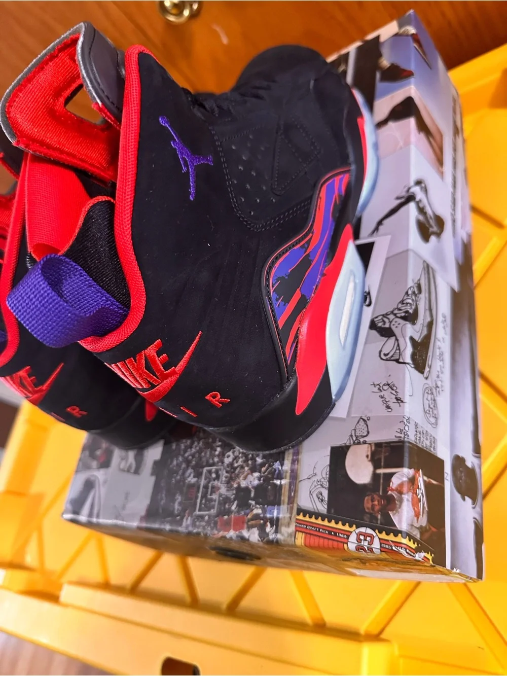 Jordan Air Jordan MVP Raptors Mid Top Shoes DZ4475-006